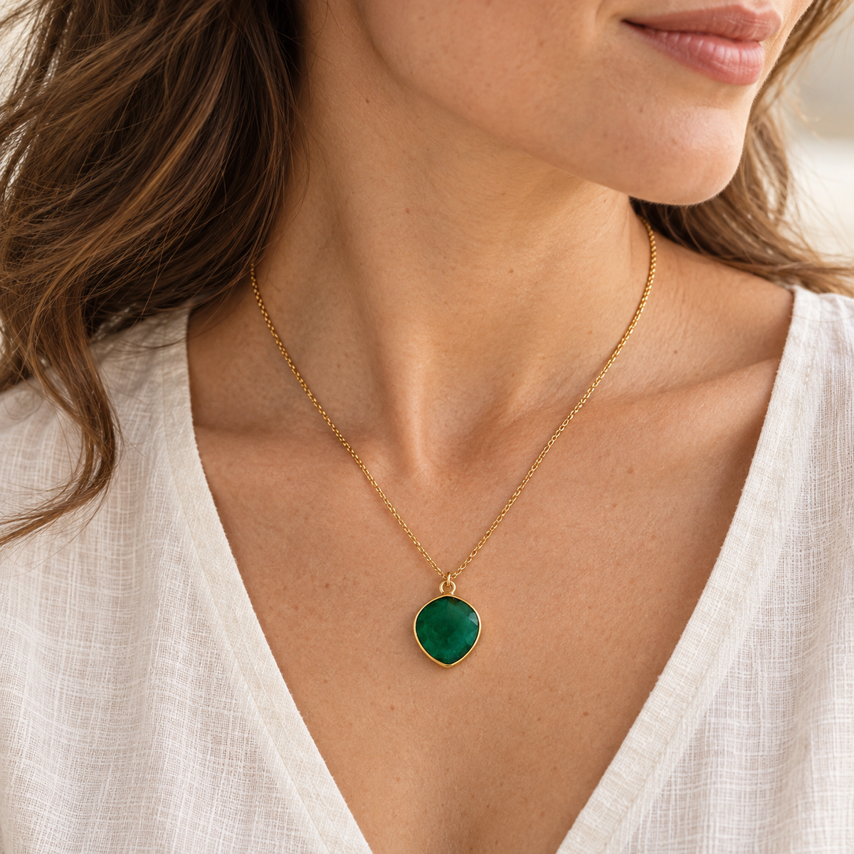 The Onyx worn by a model — AI-styled lifestyle illustration; see original product photos for details.