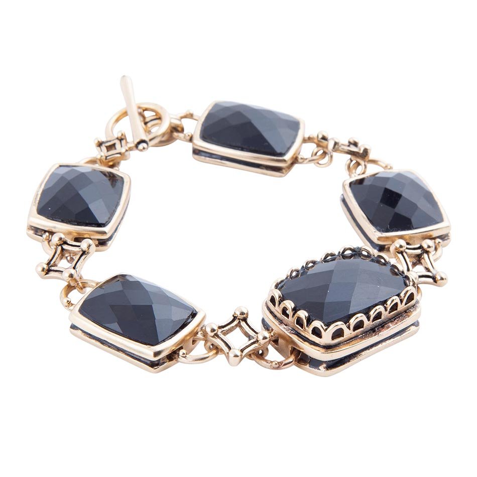 The Noir Bracelet — black onyx link bracelet with golden metal details, additional view 4